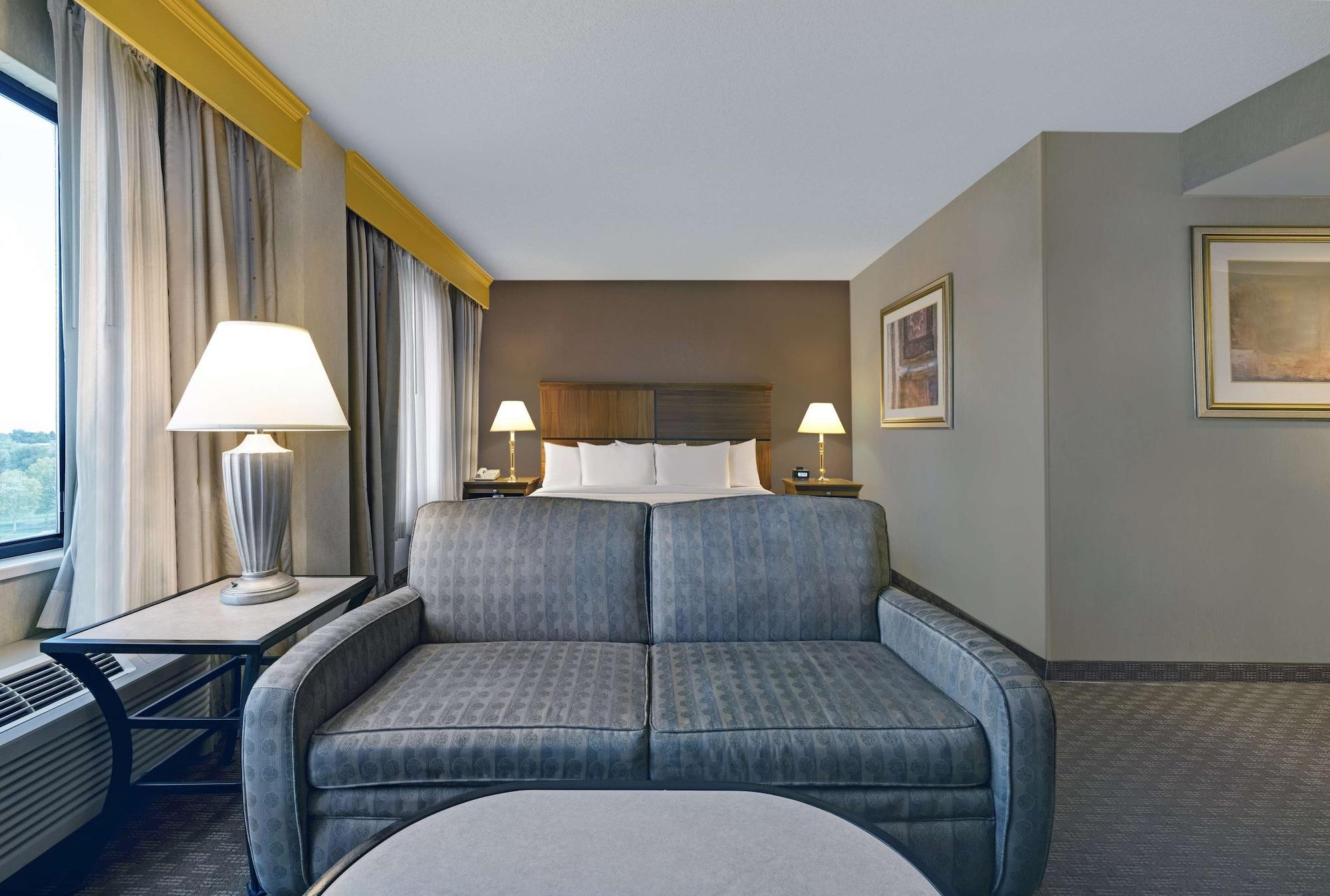 Отель Doubletree By Hilton Гранд Джанкшен Экстерьер фото