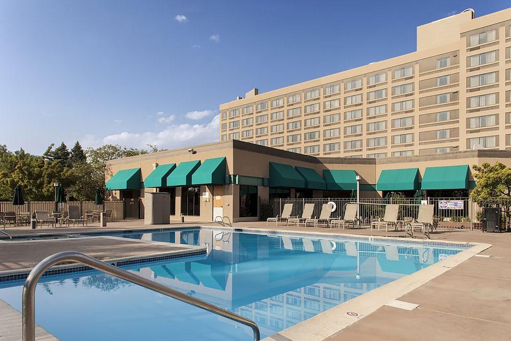 Отель Doubletree By Hilton Гранд Джанкшен Экстерьер фото