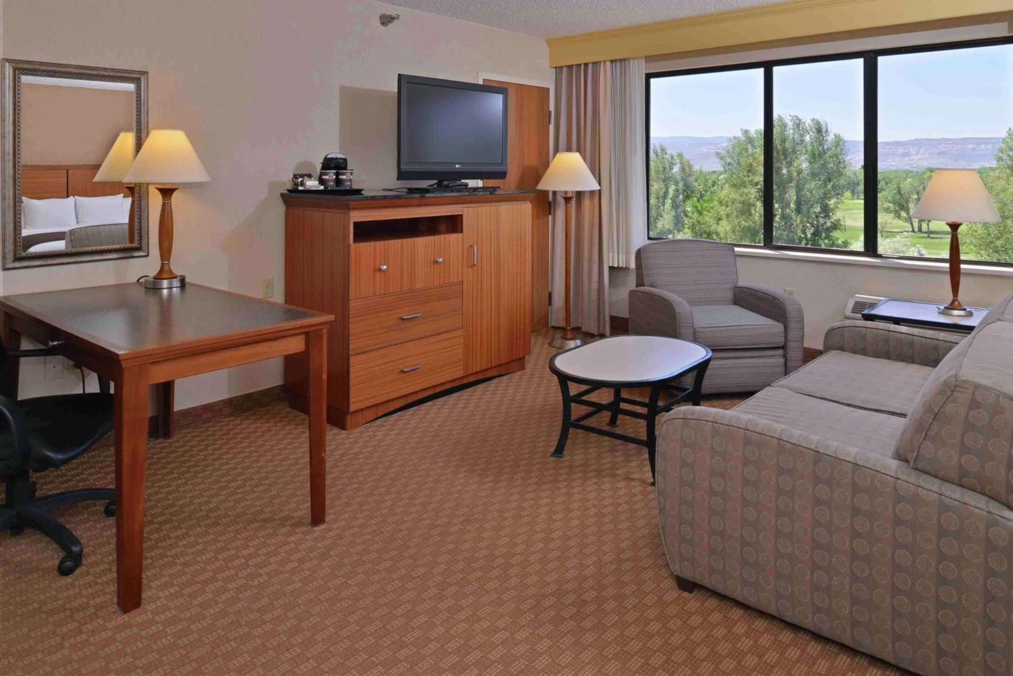 Отель Doubletree By Hilton Гранд Джанкшен Экстерьер фото