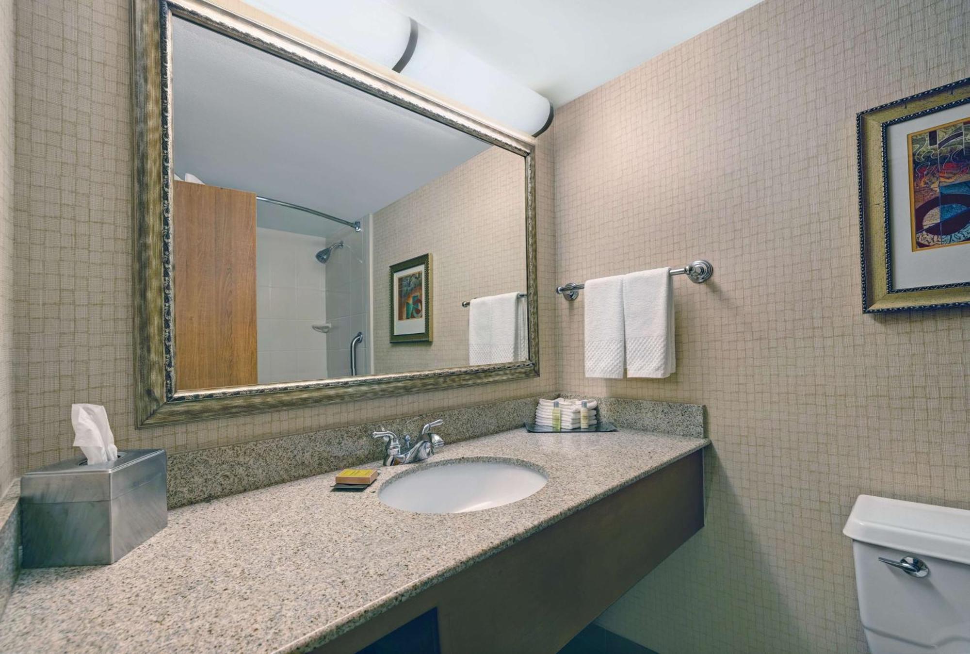 Отель Doubletree By Hilton Гранд Джанкшен Экстерьер фото