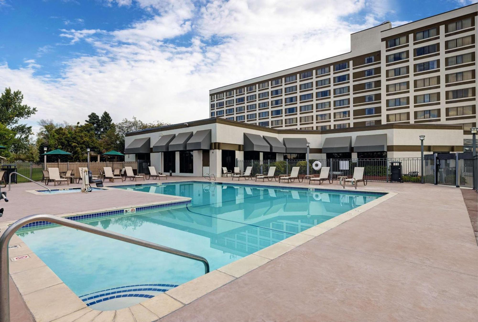 Отель Doubletree By Hilton Гранд Джанкшен Экстерьер фото